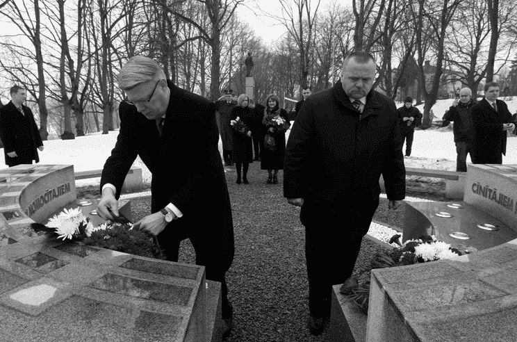 memorial in Bauska Author Inta